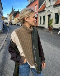 petite knit hazel neck