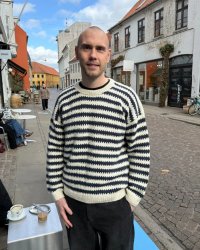 otto sweater man petiteknit stickbeskrivning