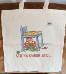 tygkasse ko under stol
