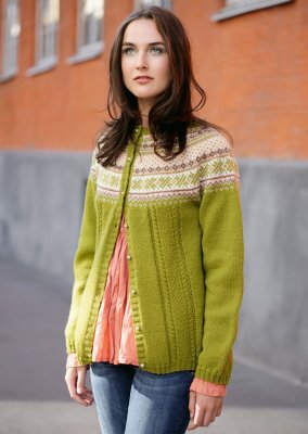 Zoom bild av mönster kofta finull rauma garn