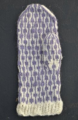 Zoom bild av stickbeskrivning vante egby ullcentrum