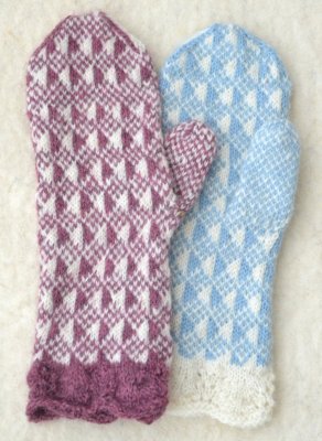 Zoom bild av stickbeskrivning vante bläsinge ullcentrum