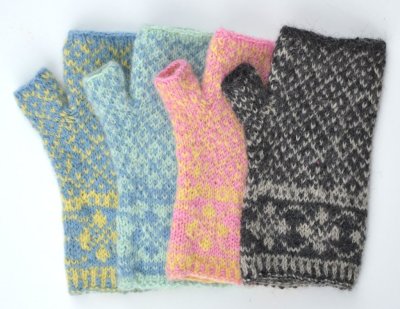 Zoom bild av stickbeskrivning träby halvvante ullcentrum