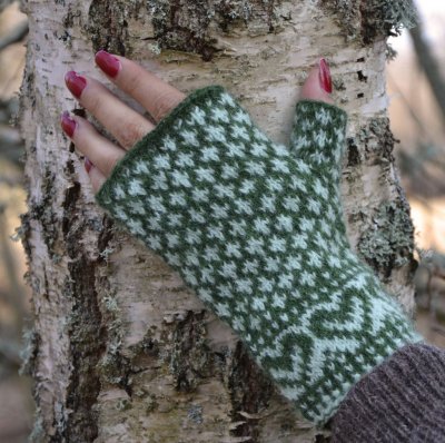 Zoom bild av stickbeskrivning heart halvvante ullcentrum