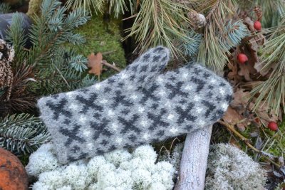 Zoom bild av stickbeskrivning vante kryss ullcentrum