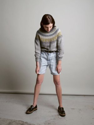 Zoom bild av stickmönster kofta rauma inca alpacka