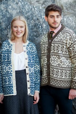 Zoom bild av mönster damkofta finull rauma garn