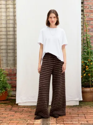 Zoom bild av mysdress byxor och tröja