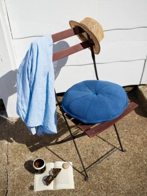 Zoom bild av Rund sittepute i petunia