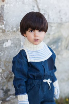 Zoom bild av mönster barn mössa vantar olle rauma