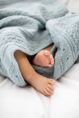 Zoom bild av mönster babyfilt rauma merinoull babygarn