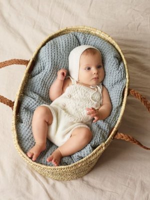 Zoom bild av mönster kofta hängselbyxor barn babygarn rauma