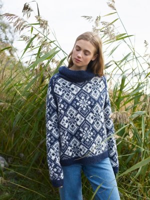 Zoom bild av mönster rauma alpaca silk tröja blaatind