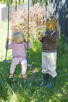 Zoom bild av stickbeskrivning barn tröja rauma inca