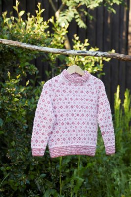 Zoom bild av stickbeskrivning barn tröja rauma inca