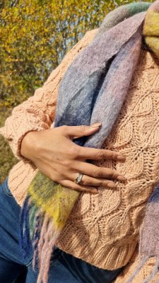 Zoom bild av mönster tröja rauma vams ullgarn stickning