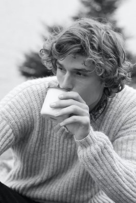 Zoom bild av stickmönster tröja rauma tumi ullgarn alpacka