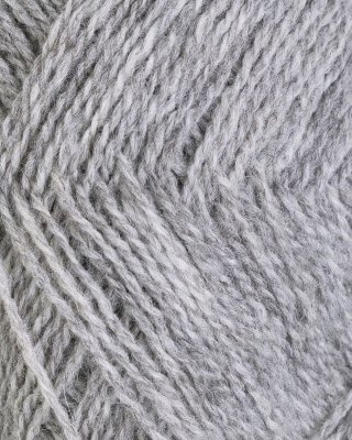 Zoom bild av rauma finull garn grå melerad