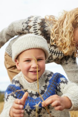 Zoom bild av mönster barntröja vams rauma stickning