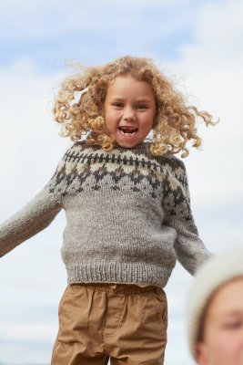 Zoom bild av mönster barntröja vams rauma stickning