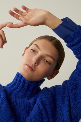 Zoom bild av mönster rauma finull alpaca silk tröja svanetröja