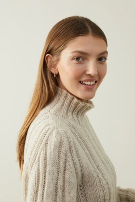 Zoom bild av mönster rauma finull alpaca silk tröja svanetröja