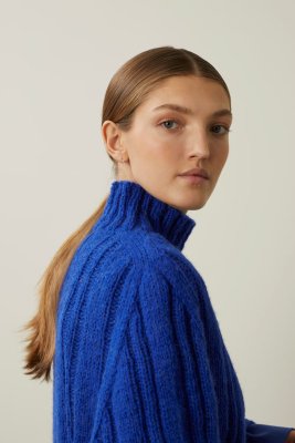 Zoom bild av mönster rauma finull alpaca silk tröja svanetröja