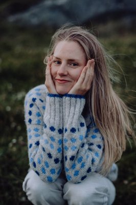 Zoom bild av mönster rauma fivel fremstrikk 440-6 ullgarn