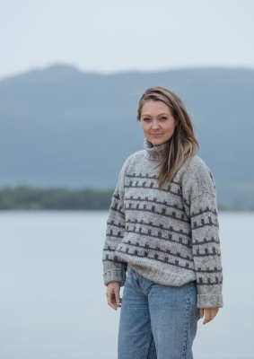 Zoom bild av Stickmönster Rauma Gloria Set tröja och byxa