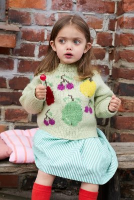 Zoom bild av stickbeskrivning rauma tröja barn fruktfest intarsia
