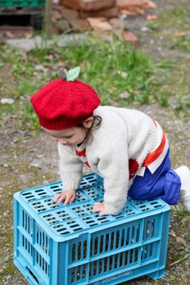 Zoom bild av stickbeskrivning fruktmössa rauma fivel