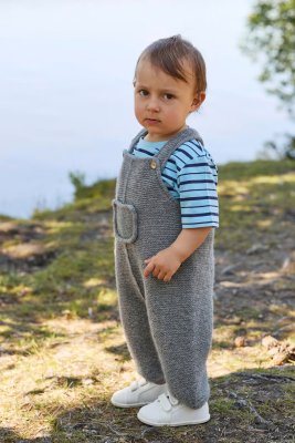 Zoom bild av stickmönster bompi byxa barn rauma babygarn