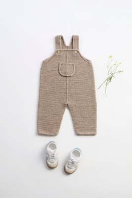 Zoom bild av stickmönster bompi byxa barn rauma babygarn