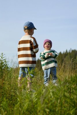 Zoom bild av stickbeskrivning tobben tröja rauma babygarn