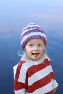 Zoom bild av stickbeskrivning tobben mössa rauma fivel