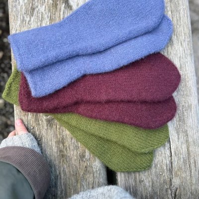 Zoom bild av stickbeskrivning tovade vantar i fivel barn dam herr