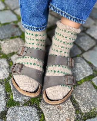 Zoom bild av stickbeskrivning sockar strumpor rauma vandre