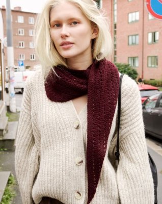 Zoom bild av stickbeskrivning kofta halvpatent rauma