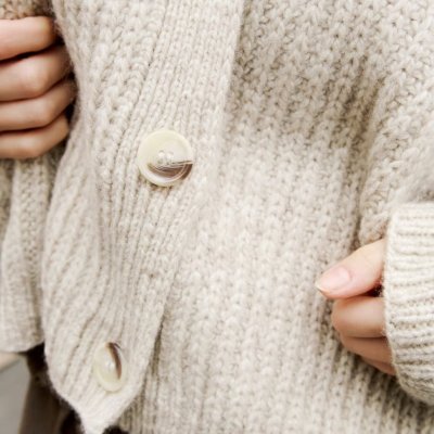 Zoom bild av stickbeskrivning kofta halvpatent rauma