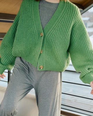 Zoom bild av stickbeskrivning kofta halvpatent rauma