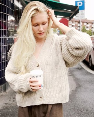 Zoom bild av stickbeskrivning kofta halvpatent rauma