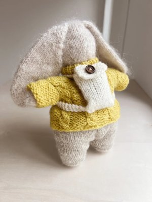 Zoom bild av harepusens påskeantrekk finull rauma