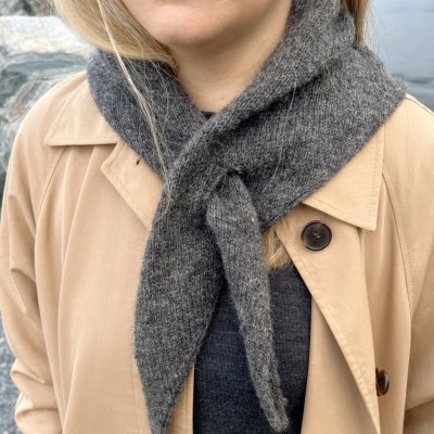 Zoom bild av stickbeskrivning på svenska magdalenasjal rauma