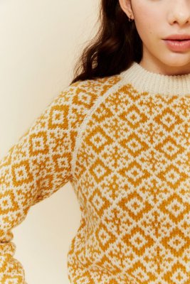 Zoom bild av Stickbeskrivning Rauma Multegenser tröja 390-1