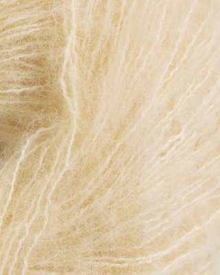 Zoom bild av garn rauma alpacka silk stickning