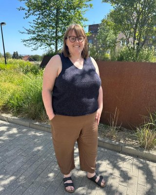 Zoom bild av stickbeskrivning alice topp petite knit