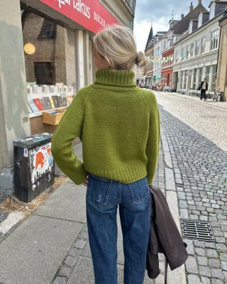 Zoom bild av stickbeskrivning petite knit amy sweater