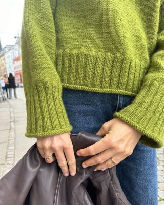 Zoom bild av stickbeskrivning petite knit amy sweater