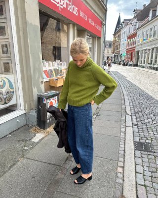 Zoom bild av stickbeskrivning petite knit amy sweater