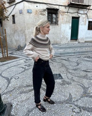 Zoom bild av petite knit celeste sweater